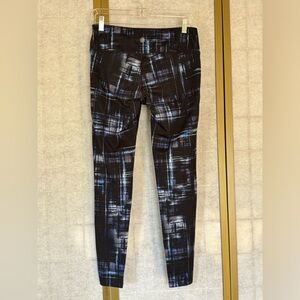 Athleta Chaturanga Leggings with a Black and Blue Geometric Pattern, Size Medium